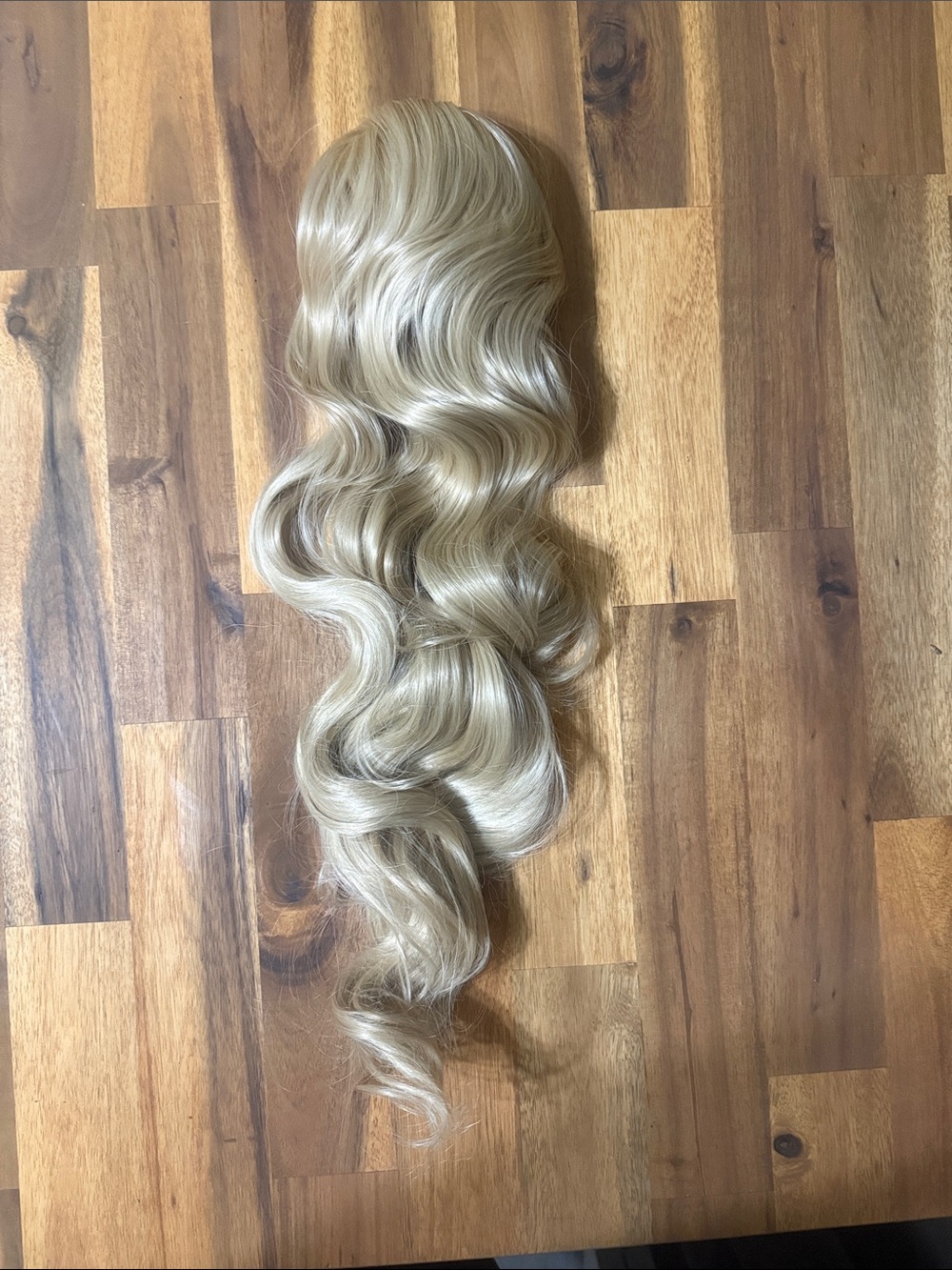20” Synthetic Blonde Wavy Ponytail Hairpiece - Natural Light Blonde